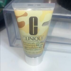 Clinique Dramatically Different BB Gel